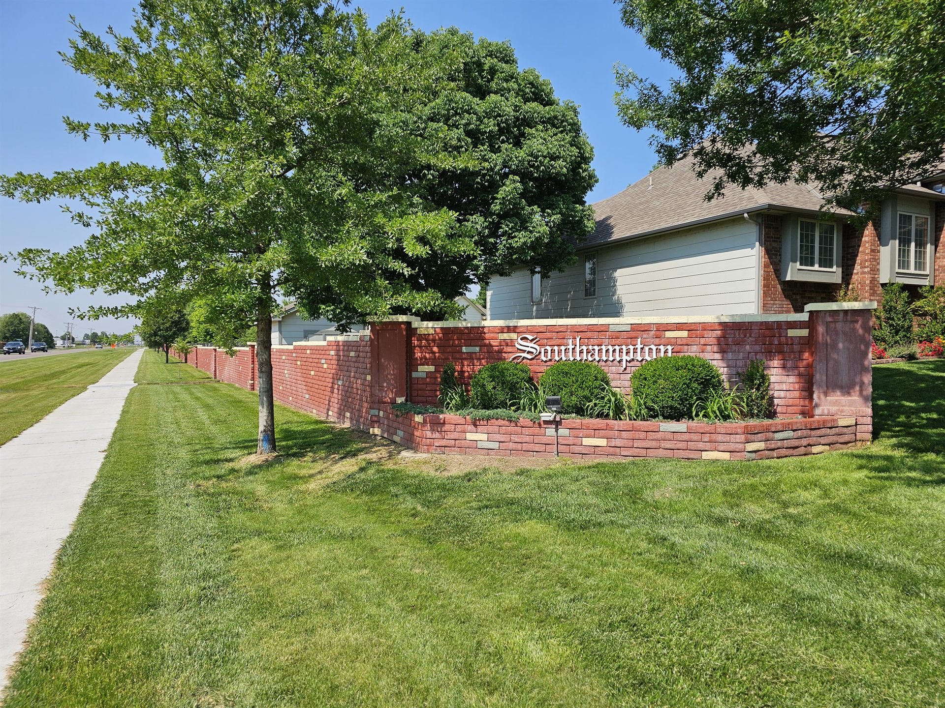 Neighborhood entrance view